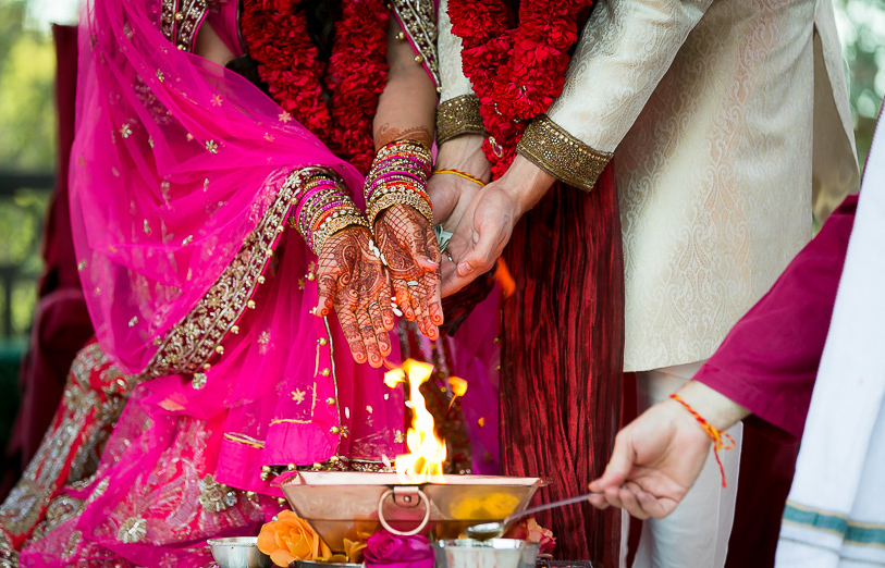 Traditional attire at Hindu wedding ceremony