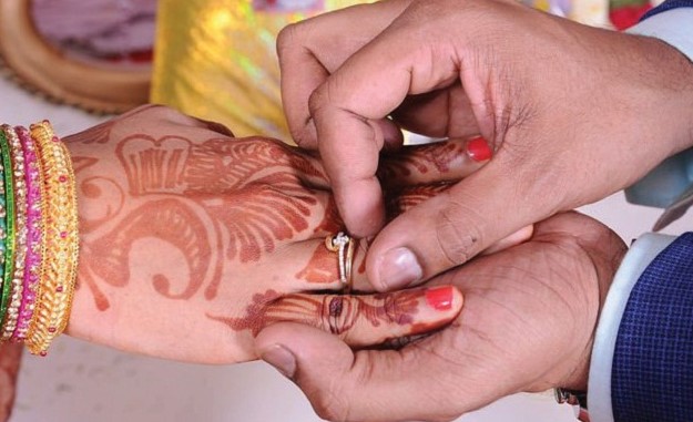 Who pays for indian weddings?